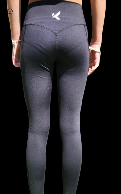 Women's full length active wear tights with pockets